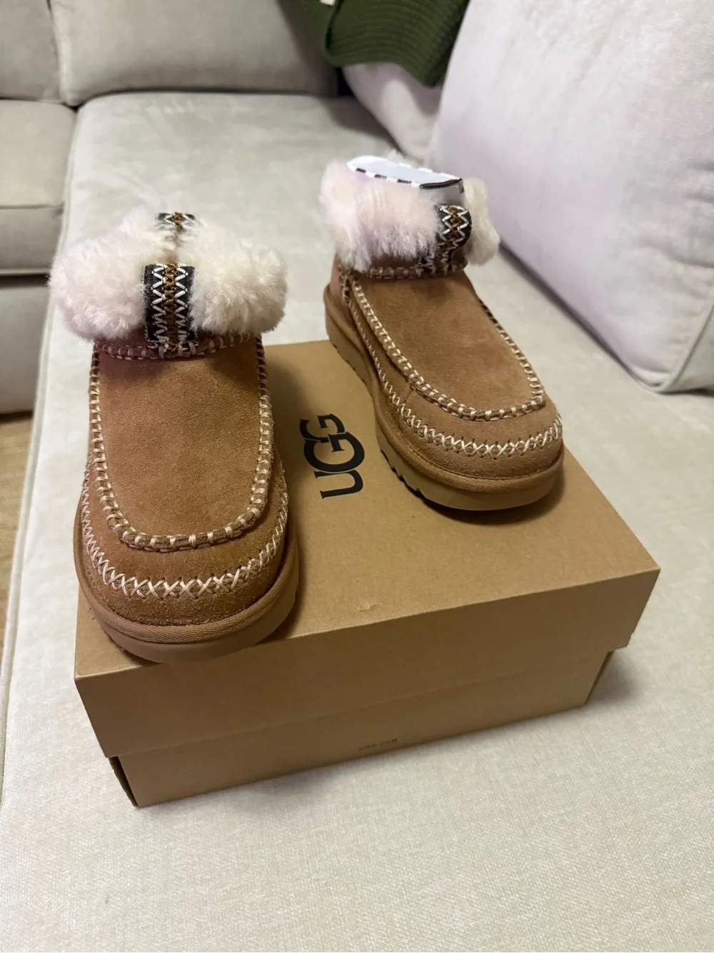 UGG Kids Chestnut Suede Shearling-Trim Slip-On Clogs